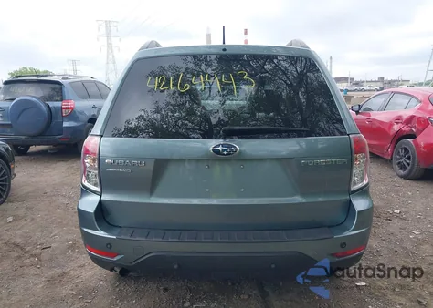 2010 Subaru Forester 2.5X Premium z USA, uszkodzony, nr VIN JF2SH6CC3AH755559